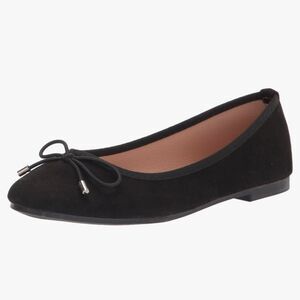 Trary Round toe women’s black flats. Slip ons. Size 6